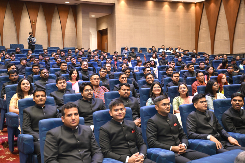 भारतीय वन सेवा (IFS) के वर्ष 2024 और 2025 बैच के परिवीक्षार्थियों की माननीय राष्ट्रपति से शिष्टाचार भेंट-1