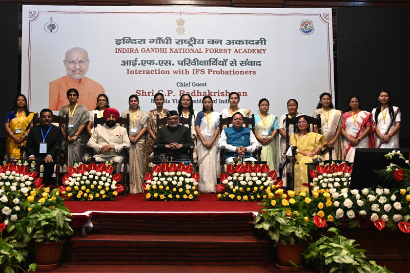 अरण्य संवाद - माननीय उपराष्ट्रपति श्री सी.पी. राधाकृष्‍णन का भा.व.से. परिवीक्षार्थियों से संवाद-1