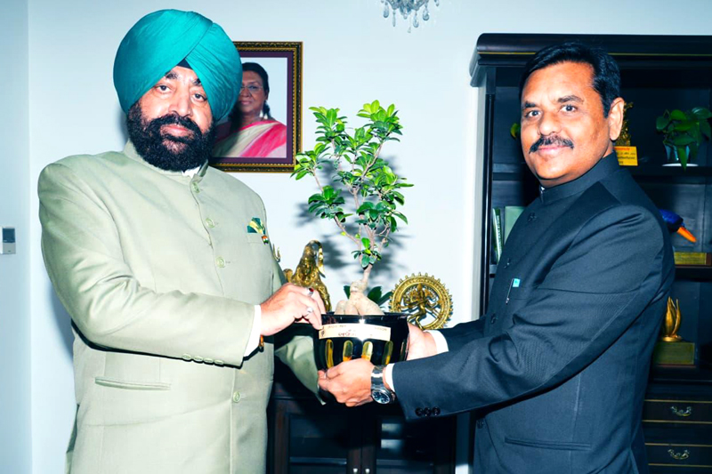 निदेशक IGNFA द्वारा उत्तराखंड के माननीय राज्यपाल से शिष्टाचार भेंट-1